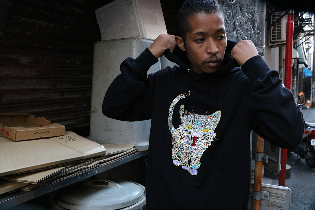 Cat Embroidery Hoodie / Black